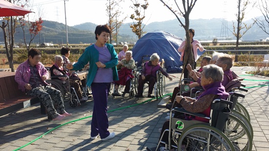 센터 이미지